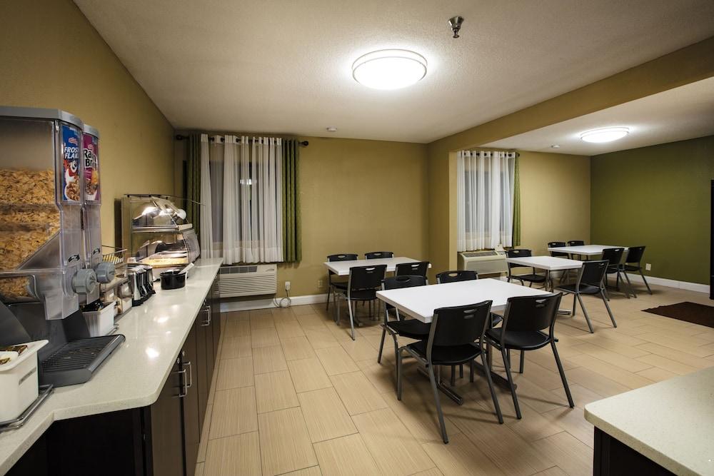 ซูเปอร์ 8 บาย วินด์แฮม เซนต์ ชาร์ลส์ เซนต์ Hotel Saint Charles ภายนอก รูปภาพ