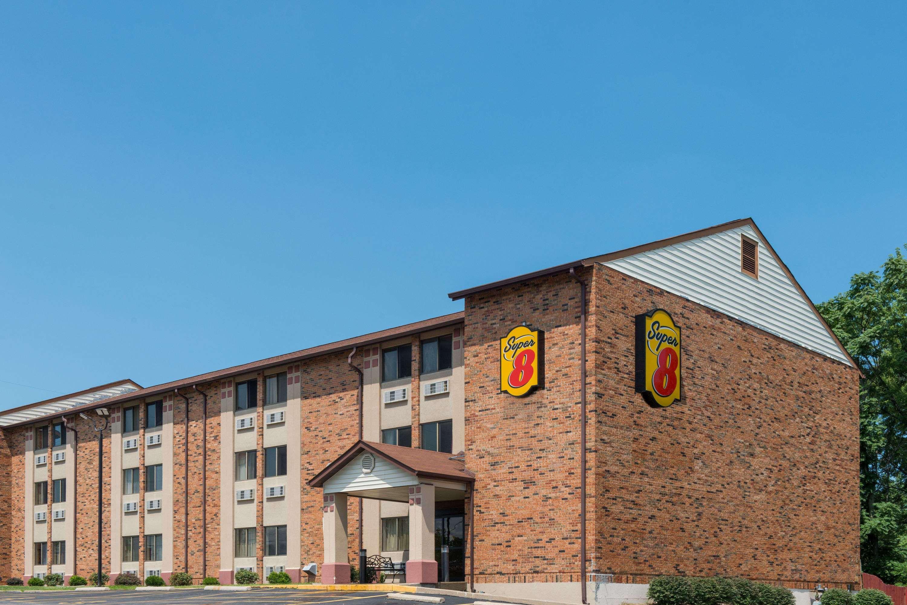 ซูเปอร์ 8 บาย วินด์แฮม เซนต์ ชาร์ลส์ เซนต์ Hotel Saint Charles ภายนอก รูปภาพ