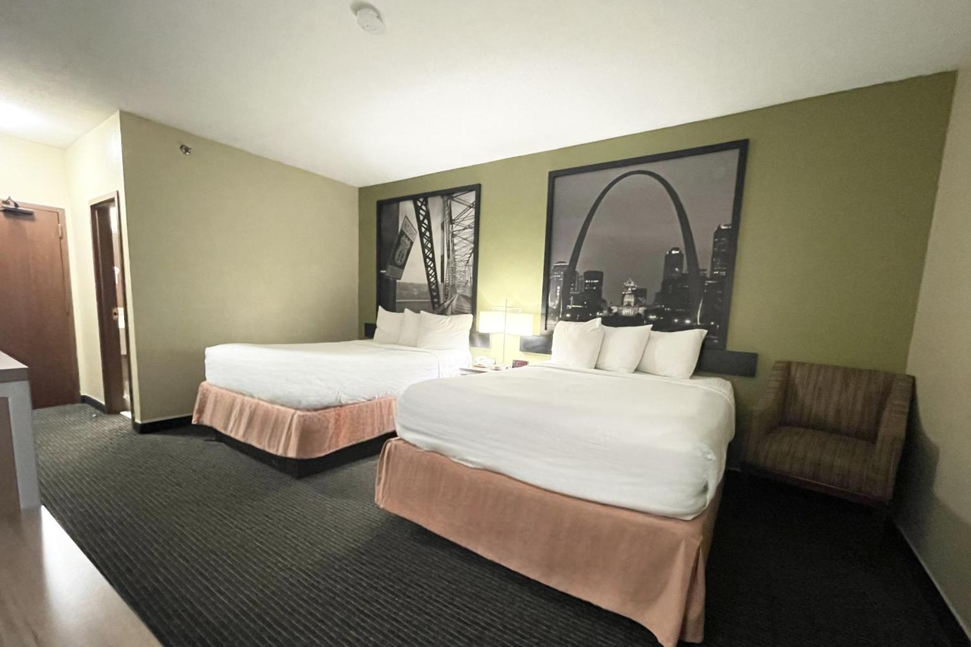 ซูเปอร์ 8 บาย วินด์แฮม เซนต์ ชาร์ลส์ เซนต์ Hotel Saint Charles ภายนอก รูปภาพ