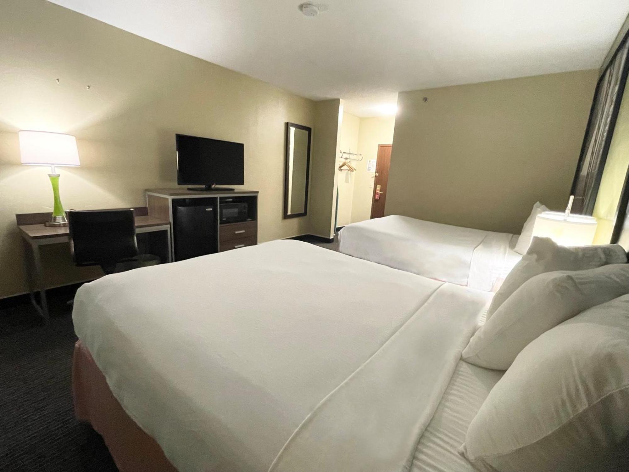 ซูเปอร์ 8 บาย วินด์แฮม เซนต์ ชาร์ลส์ เซนต์ Hotel Saint Charles ภายนอก รูปภาพ