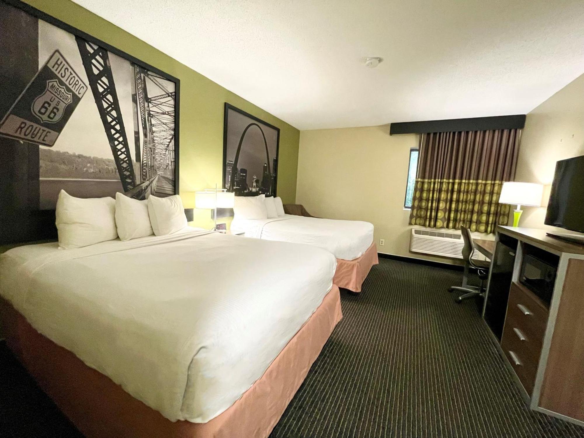 ซูเปอร์ 8 บาย วินด์แฮม เซนต์ ชาร์ลส์ เซนต์ Hotel Saint Charles ภายนอก รูปภาพ