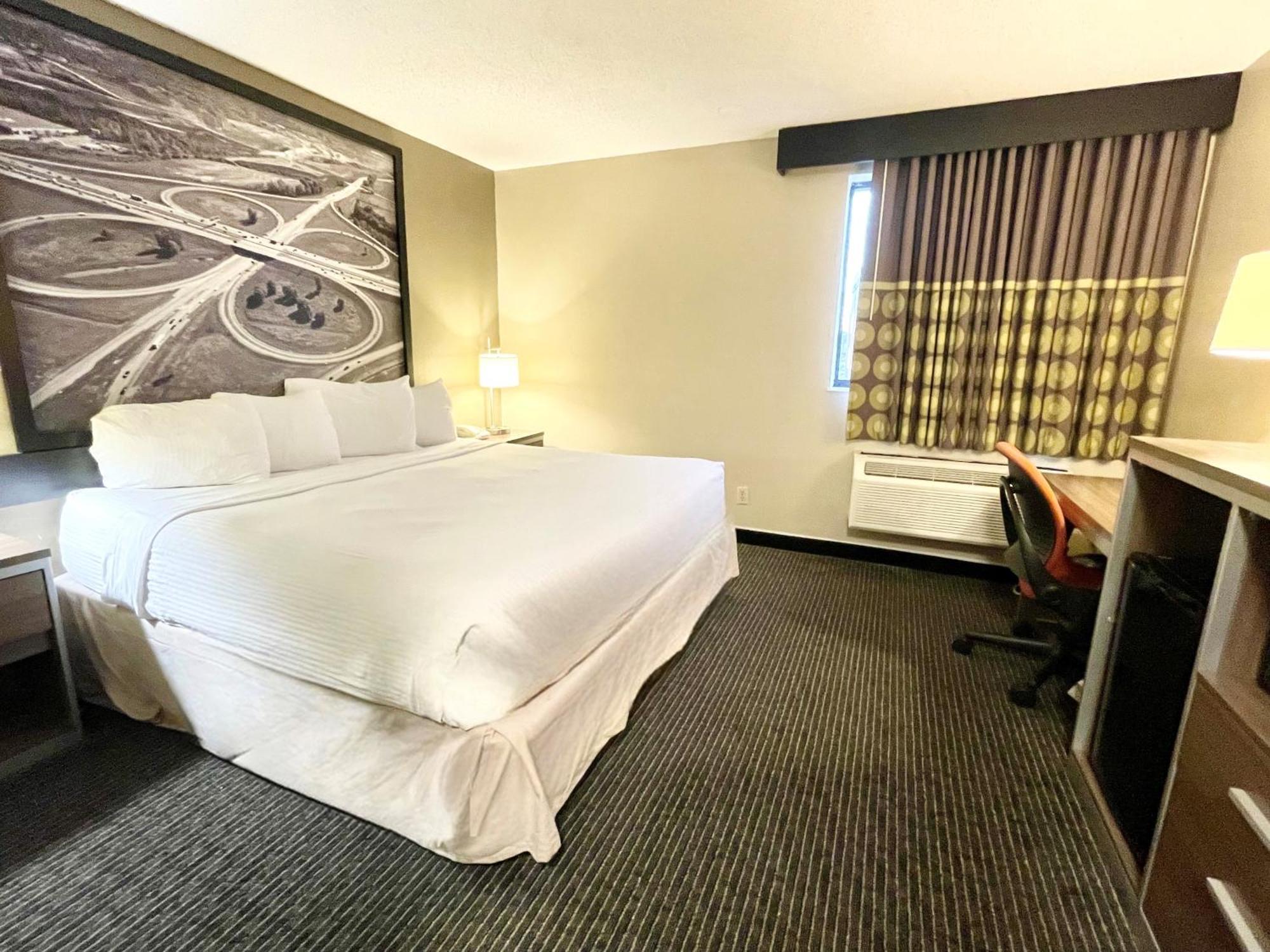 ซูเปอร์ 8 บาย วินด์แฮม เซนต์ ชาร์ลส์ เซนต์ Hotel Saint Charles ภายนอก รูปภาพ